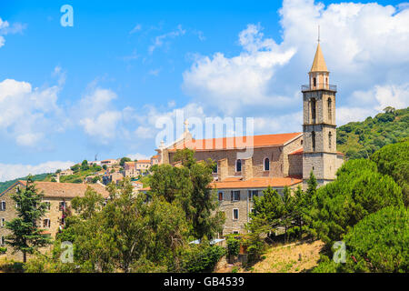 Ein Blick auf die Kirche im Dorf Sartène, Korsika, Frankreich Stockfoto