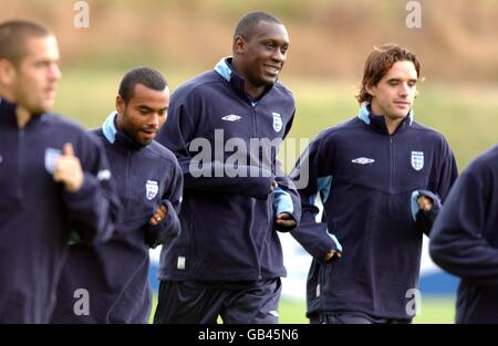 Fußball - Europameisterschaft 2004 Qualifikation - Gruppe Sieben - England gegen Mazedonien - England Training. Englands Emile Heskey während des Trainings Stockfoto