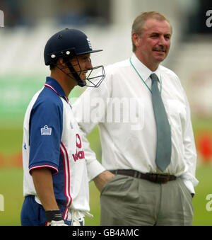 Cricket - npower Third Test - England gegen Südafrika - Netze. New Cap Ed Smith mit dem Vorsitzenden der Selektoren David Graveney bei der heutigen Netzsitzung Stockfoto