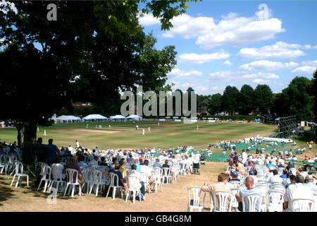 Ein allgemeiner Überblick über das Spiel, das in der Whitgift School, Croydon, zwischen Surrey und Nottinghamshire gespielt wird Stockfoto