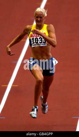 Die Schwedin Carolina Kluft kämpft im 200-m-Lauf bis zur Linie Stockfoto