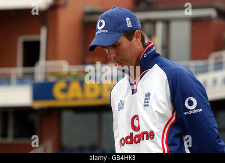 England Kapitän Michael Vaughan nach der Niederlage Südafrikas Stockfoto