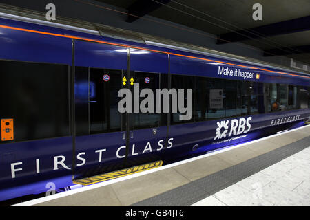 Ein generisches Foto des First-Class-Busses im Heathrow Express, der alle 15 Minuten zwischen dem Flughafen Heathrow und der Paddington Station in London verkehrt. Stockfoto