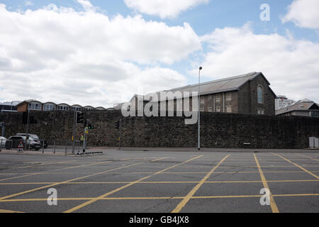 Die grauen Wände des Cardiff Gefängnis, 5. Juli 2016 Stockfoto