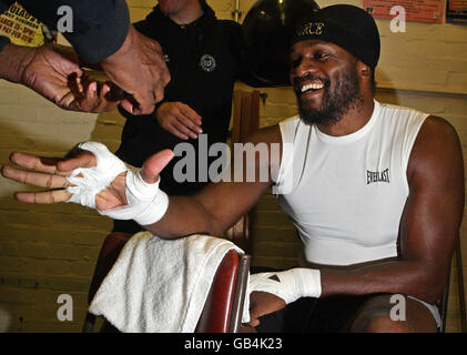 Boxen-Audley Harrison Media Work Out - Moss Side Feuerwache Stockfoto