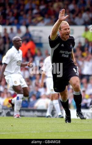 Fußball - FA Barclaycard Premiership - Leeds United / Newcastle United. Alan Shearer von Newcastle United feiert das Tor zum Eröffnungstreffer gegen Leeds United Stockfoto