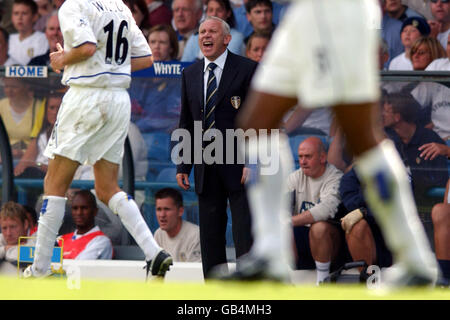 Peter Reid, Manager von Leeds United, zeigt seine Frustration gegenüber ihm Spieler Stockfoto
