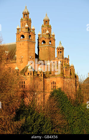 Kelvingrove Art Gallery and Museum gesehen von Kelvin Brücke, Glasgow, Schottland, Vereinigtes Königreich, Europa Stockfoto