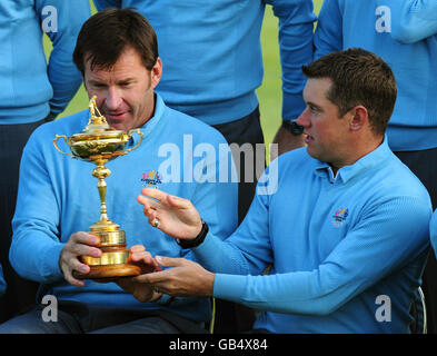 Golf - 37. Ryder Cup - USA - Europa - Trainingstag - Valhalla Golf Club. Der europäische Kapitän Nick Faldo (links) mit Lee Westwood im Valhalla Golf Club, Louisville, USA. Stockfoto