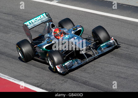 Michael Schumacher, Deutschland, in seinem Mercedes GP Mercedes MGP W02, Formel-1-Tests auf der Rennstrecke Circuit de Catalunya in Stockfoto