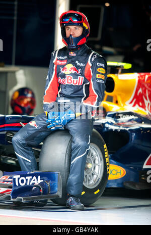 Red Bull Mechaniker warten darauf, in Aktion, Motorsport, Formel1, Tests auf dem Circuit de Catalunya Frühling Stockfoto