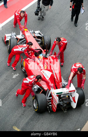 Spanische Fahrer Fernando Alonso mit seinem Ferrari 150. Italia, Motorsport, Formel1, Tests auf dem Circuit de Catalunya Stockfoto