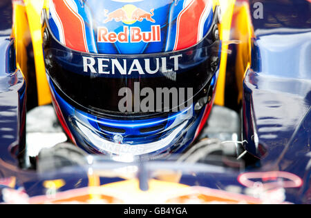 Australier Mark Webber sitzt in seinem Red Bull Racing Renault RB67 Auto, Motorsport, Formel1, Tests auf dem Circuit de Stockfoto