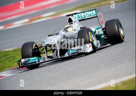 Deutsche Fahrer Nico Rosberg fahren seinen Mercedes GP Mercedes MGP W02 Auto, Motorsport, Formel1, Tests auf dem Circuit de Stockfoto