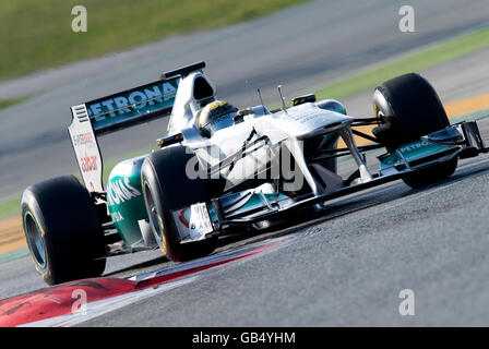 Deutsche Fahrer Nico Rosberg fahren seinen Mercedes GP Mercedes MGP W02, Motorsport, Formel1, Tests auf dem Circuit de Catalunya Stockfoto