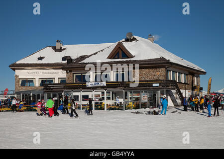 Cima-Restaurant auf dem Berggipfel Plateau am Kronplatz Berg, sport 2272 m, Kronplatz-Winter Region, Bruneck, Pustertal Stockfoto