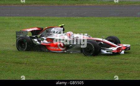 Vodafone McLaren Fahrer Heikki Kovalainen macht beim Großen Preis von Italien in Monza, Italien, einen Umweg über das Gras. Stockfoto