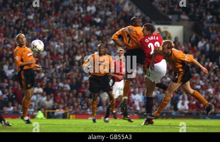 Fußball - FA Barclaycard Premiership - Manchester United gegen Wolverhampton Wanderers Stockfoto