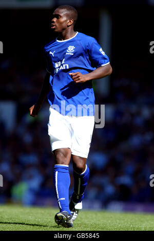 Fußball - FA Barclaycard Premiership - Everton gegen Liverpool. Joseph Yobo, Everton Stockfoto