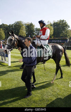 Pferderennen Sie - Sony Ascot Festivaltag - Ascot Racecourse Stockfoto