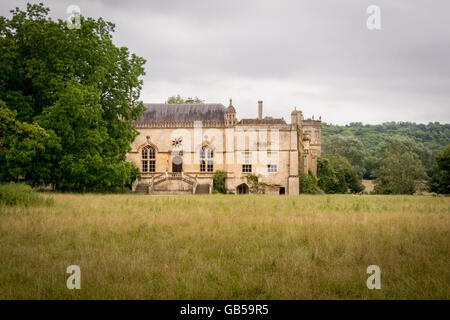 Außenansicht des Lacock Abbey, ehemalige Wohnhaus des Fotografie-Pionier; William Henry Fox Talbot, in das Dorf Lacock, welken Stockfoto