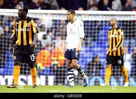 Fußball - Barclays Premier League - Tottenham Hotspur gegen Hull City - White Hart Lane. Jermaine Jenas von Tottenham Hotspur (Mitte) sieht nach dem letzten Pfiff niedergeschlagen aus. Stockfoto