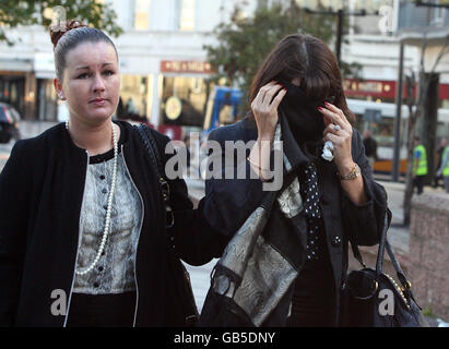 Janette Mercer, Mutter von Sean Mercer, der beschuldigt wird, am 22. August letzten Jahres im Croxteth Park, Liverpool, auf Rhys Jones geschossen zu haben, trifft am Liverpooler Crown Court ein. Stockfoto