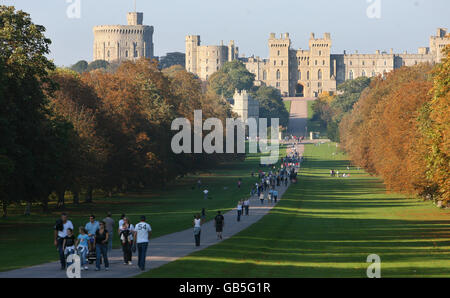 Gesamtansicht von Windsor Castle, vom Ende des langen Spaziergangs. Stockfoto