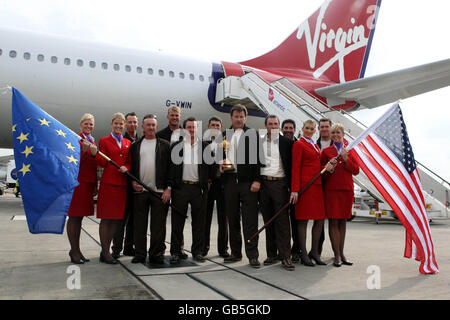 Mitglieder des Ryder Cup-Teams, darunter (von links nach rechts) Soren Hansen, Miguel Angel Jiminez, Robert Karlsson, Graeme McDowell, Padraig Harrington, Nick Faldo, Oliver Wilson, Jose Maria Olazabal und Lee Westwood posieren für Fotografen am Londoner Flughafen Heathrow. Stockfoto