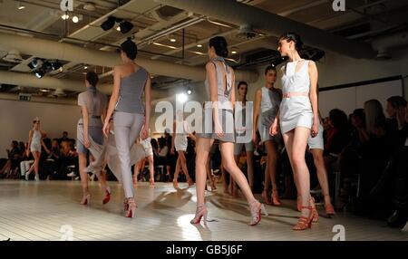 London Fashionweek - Richard Nicoll Modenschau Stockfoto