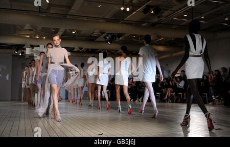 London Fashionweek - Richard Nicoll Modenschau Stockfoto