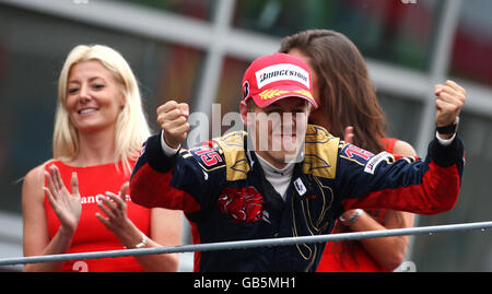 Toro Rosso-Pilot Sebastian Vettel feiert seinen Sieg beim Großen Preis von Italien in Monza, Italien. Stockfoto