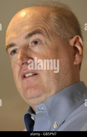 Howard Miller, Chief Financial Officer und stellvertretender CEO von Ryanair, spricht auf einer Pressekonferenz im Radisson Edwardian Hotel, Leicester Square, London. Stockfoto