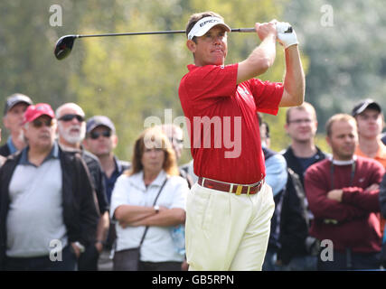 Golf - Quinn Versicherung British Masters - Tag 1 - Der Belfry. Englands Lee Westwood auf dem 3. Abschlag während der Quinn Insurance British Masters am Belfry, Wishaw, Sutton Coldfield. Stockfoto