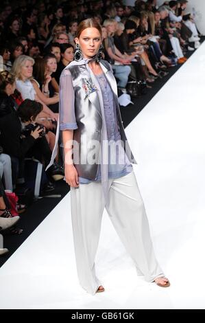 London Fashionweek - Issa Modenschau Stockfoto