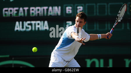 Der britische Alex Bogdanovic im Einsatz gegen den österreichischen Alexander Peya während des Davis Cup, der World Group, Play-offs im All England Lawn Tennis Club, Wimbledon, London. Stockfoto