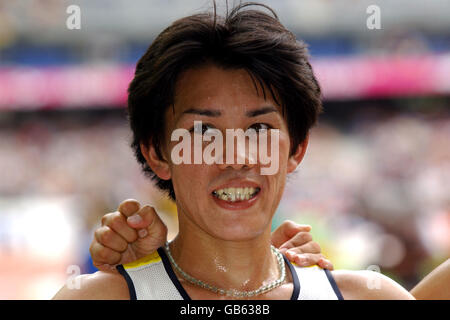 Die japanische Shigeru Aburaya feiert den fünften Platz beim Marathon Stockfoto