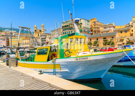 Hafen von BASTIA, Korsika - 4. Juli 2015: bunte Fischerboot in Bastia Hafen an sonnigen Sommertag, Korsika, Frankreich. Stockfoto