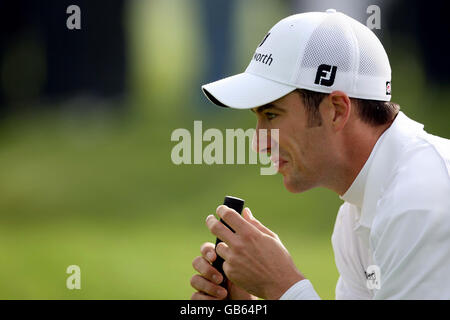 Golf - Quinn Versicherung British Masters - Tag Drei - Der Belfry. Der englische Ross Fisher stellt sich während der Quinn Insurance British Masters am Belfry, Wishaw, Sutton Coldfield auf. Stockfoto