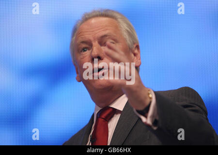 Sir Francis Maude, Vorsitzender der Tory-Partei, spricht auf der Konferenz der Konservativen Partei in Birmingham. Stockfoto