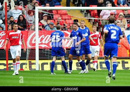 Fußball - Coca-Cola Football Championship - Charlton Athletic gegen Ipswich Town - The Valley. Die Spieler von Ipswich Town feiern, nachdem Martin Cranie (zweiter rechts) von Charlton Athletic ein eigenes Tor erzielt hat, um die Punktzahlen auf 1-1 zu heben Stockfoto