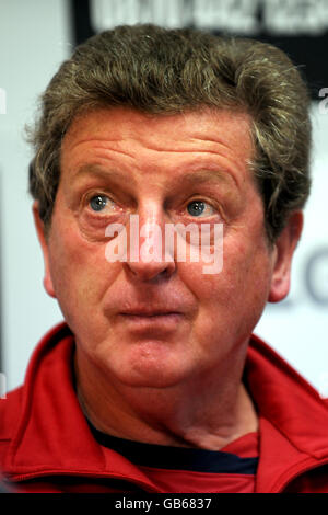 Fulhams Manager Roy Hodgson spricht während eines s mit den Medien Pressekonferenz auf dem Motspur Park Trainingsgelände in Surrey Stockfoto