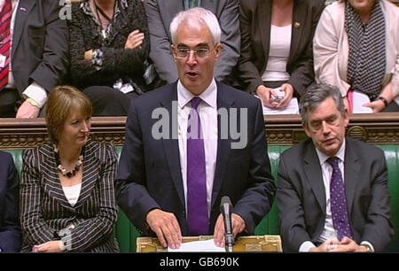 Kanzlerin Alistair Darling gibt im Londoner Unterhaus eine Erklärung ab. Stockfoto