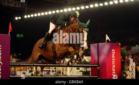 Der irische Cian O'Connor auf Baloufina tritt am fünften Tag der Horse of the Year Show im NEC in Birmingham beim Zinc Management Speed Horse of the Year an. Stockfoto
