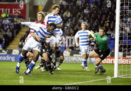 Fußball - Fußball-Europameisterschaft Coca-Cola - lesen V Doncaster Rovers - Madejski-Stadion Stockfoto