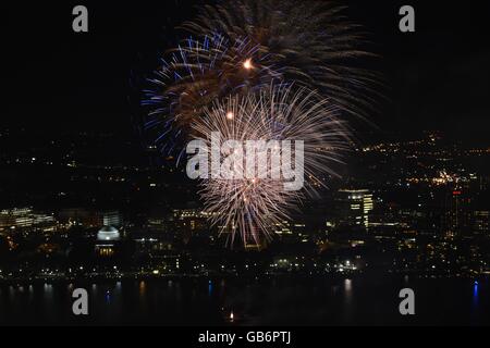 Die Boston Pops Fireworks Extravaganza am Charles River von der Spitze des Prudential Tower in Bostons Back Bay aus gesehen. Stockfoto