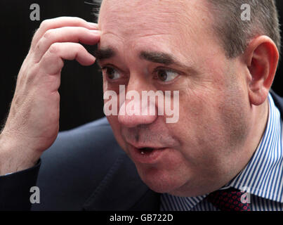 Fußball - Ankündigung des schottischen Cup-Sponsors - Hampden. Erster Minister Alex Salmond spricht über den Scottish Cup in Hampden, Glasgow. Stockfoto