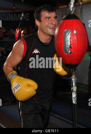 Joe Calzaghe während einer Trainingseinheit im Enzo Calzaghe Gym in Abercarn, Newport. Stockfoto