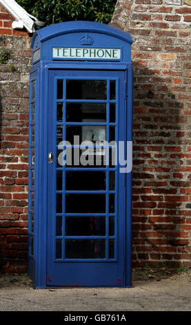 Telefonzelle - Sewerby Hall & Gärten - Sewerby - Bridlington blau Stockfoto