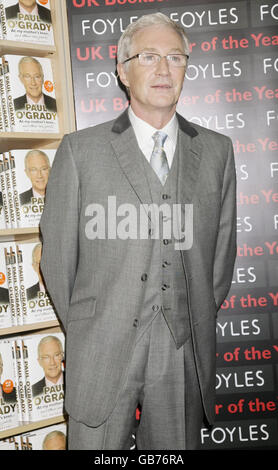 Paul O'Grady "An Mutters Knie" buchen Unterzeichnung - London Stockfoto